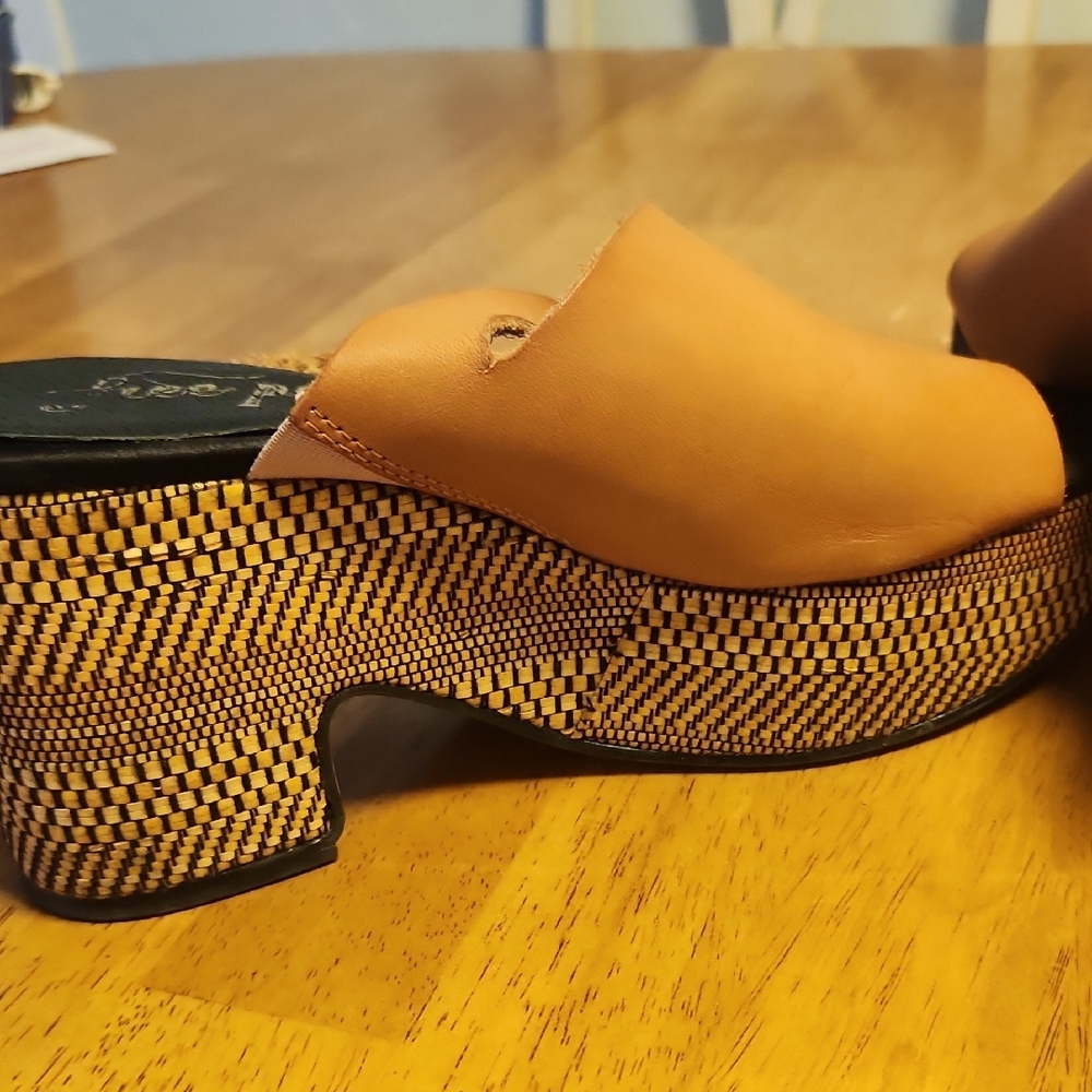 Free People Tan Platform Sandals - Picture 7 of 12